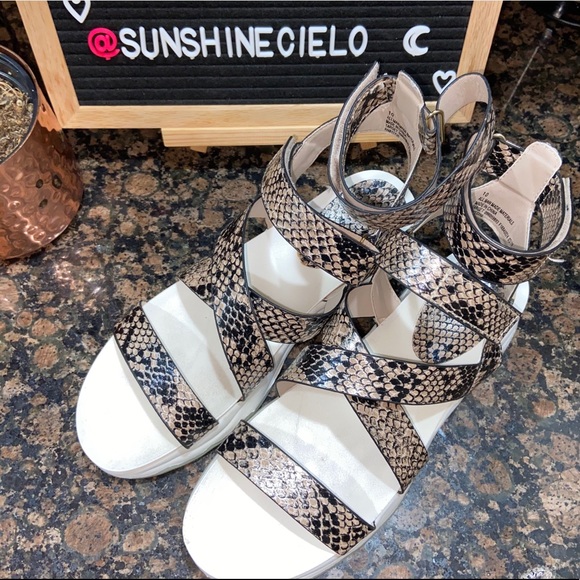 wild fable : kaya gladiator sandals - Picture 2 of 8